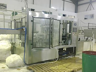 Línea de bebidas carbonatadas 10000BPH en la planta del cliente en Argelia 